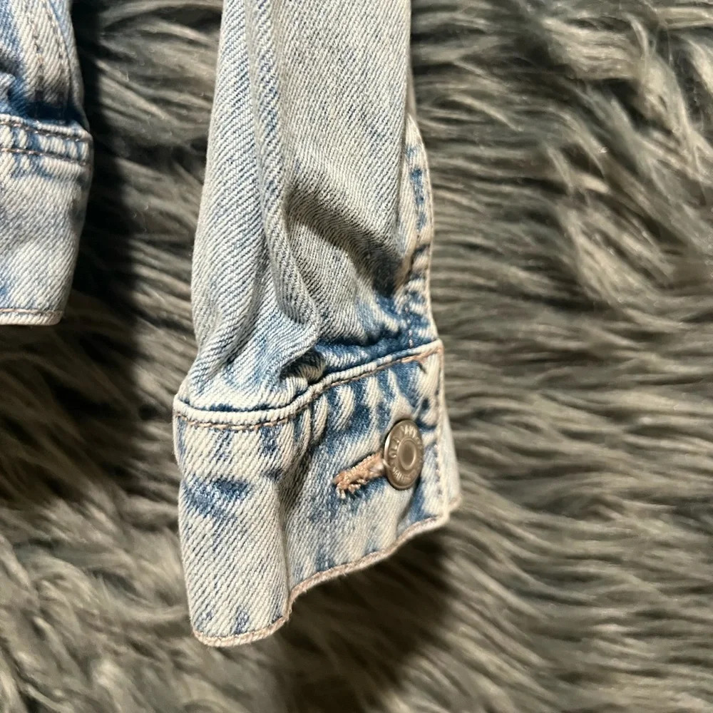 Women’s Old Navy Distressed Jean Jacket - Size XS | Color: Medium Wash - Picture 5 of 5